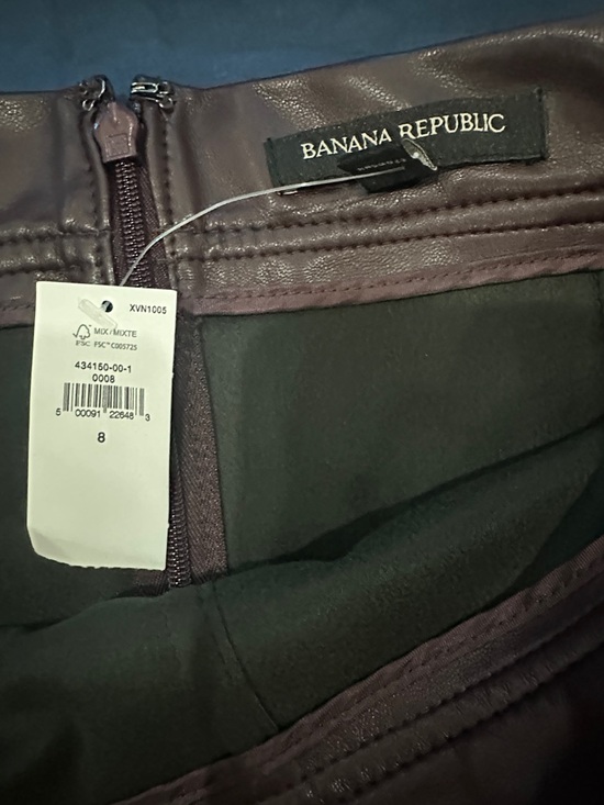 Banana Republic Faux Leather Mini Skirt Burgundy Size 8 - Picture 5 of 6